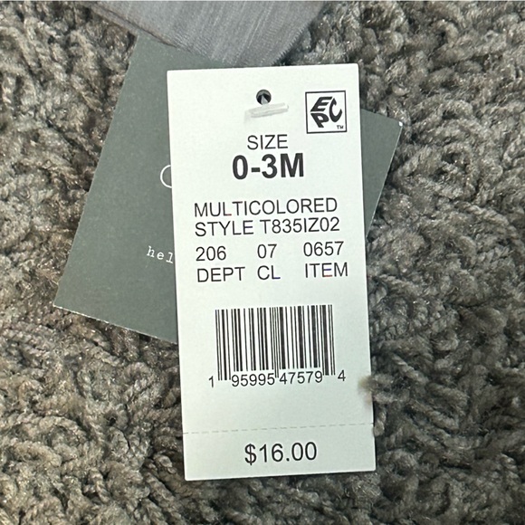 Newborn Grayson Mini / Mama’s Sunshine Outfit - Picture 3 of 6